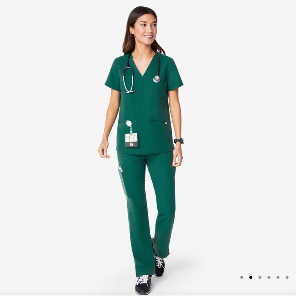 FIGS HUNTER GREEN SET